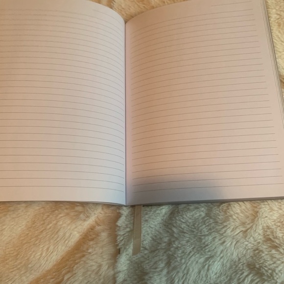 Brand new ✨ flower print journal - Picture 4 of 4